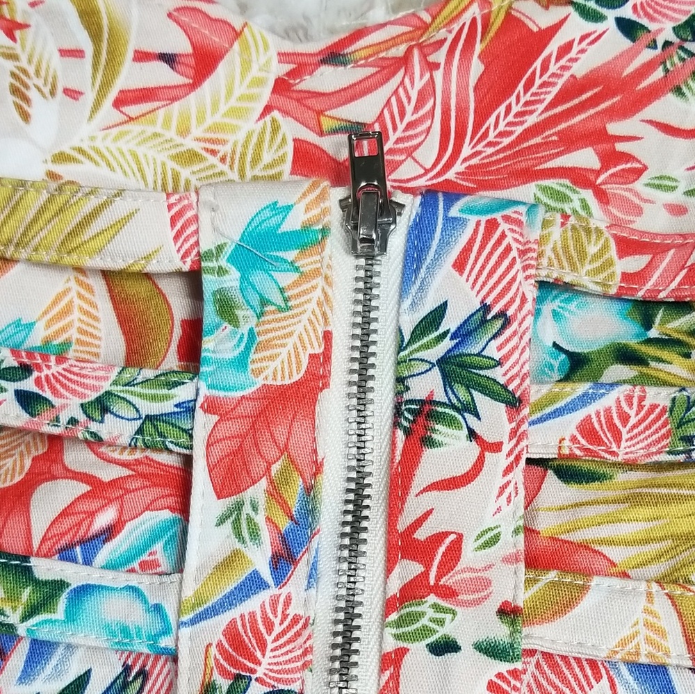 SOLD...Fifty Street Halter Crop Top Tropical Print - Picture 3 of 4